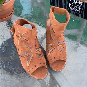 Women’s shoes